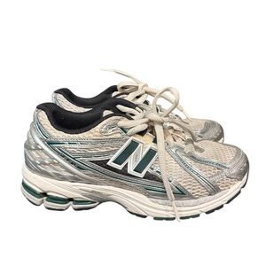 New balance 1906R -Green and Silver